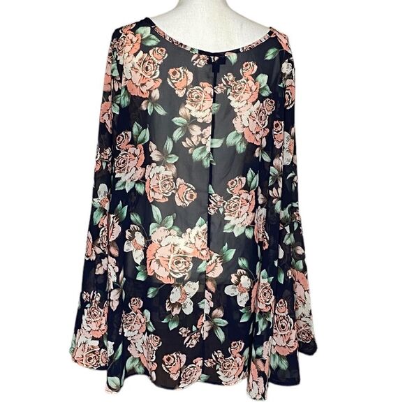 Torrid Wm’s Sz 4 Sheer Black Floral Lace Front Bell Sleeve Pull On Blouse - Picture 4 of 5